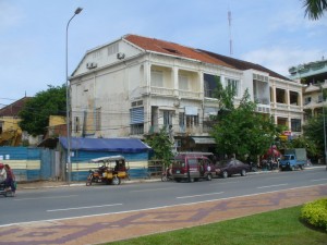 At the right end of the building the Foreign Correspondents Club